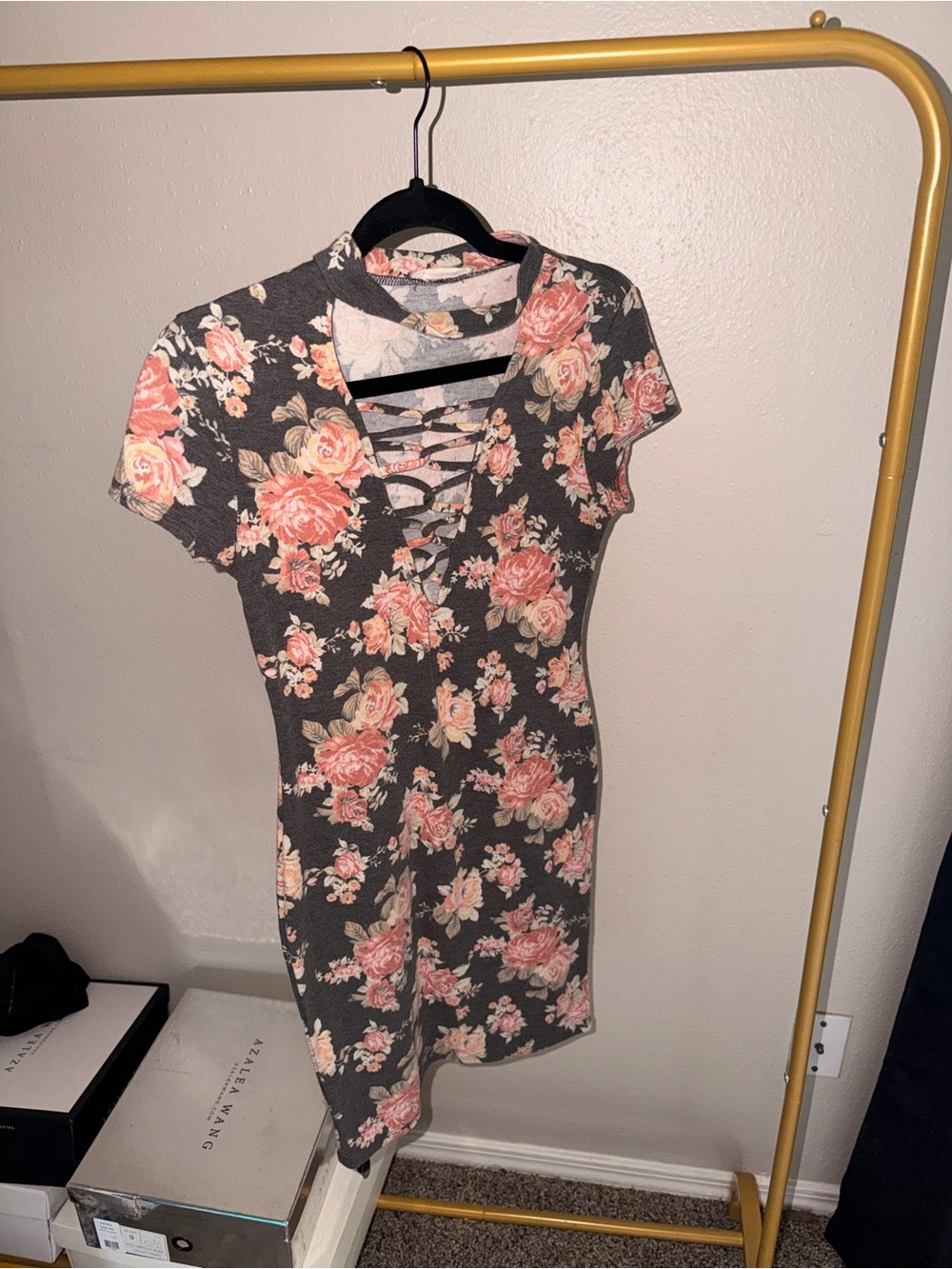 Floral Crisscross V-Neck Short Sleeve Dress - Gray with Pink Roses